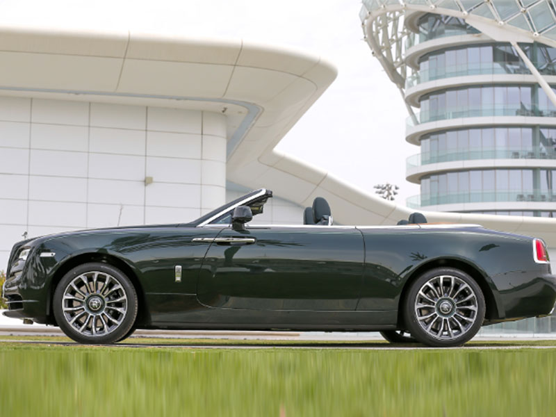 بالصور... 3 طرز استثنائية من "رولز- رويس" في أبوظبي